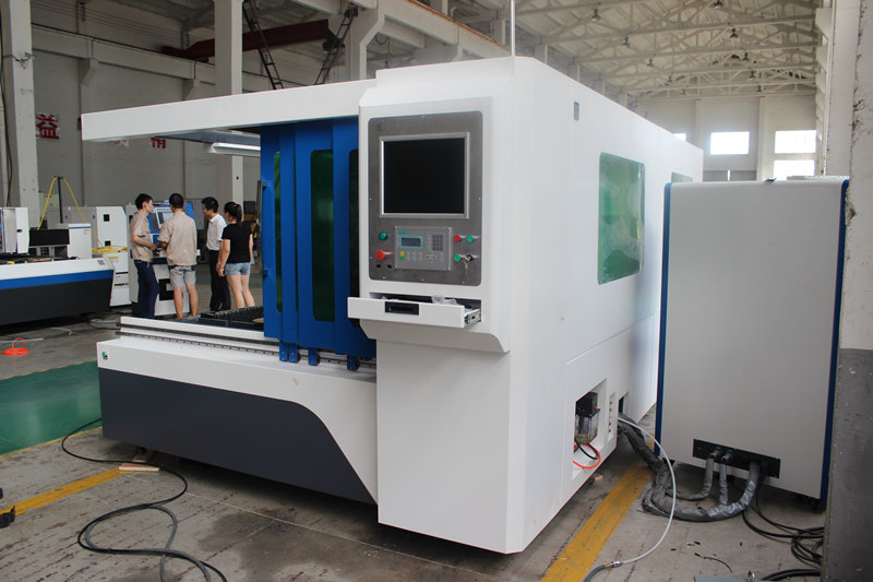 IPG 700w钣金激光切割机中国制造商