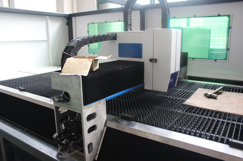 IPG 700w钣金激光切割机中国制造商